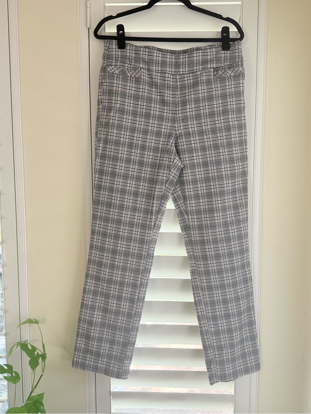 Kim Rogers 12A Plaid Pull On Ankle Pants Grey Black Pink Stretch EUC